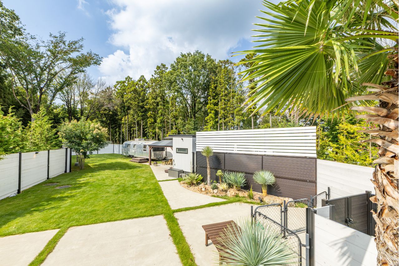 グランピングサイト内（駐車スペース、ドッグラン、テント）