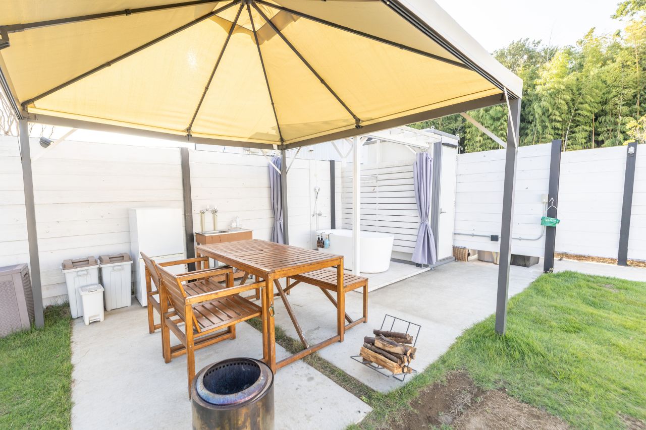 グランピングサイト イージードーム内アウトドアリビング