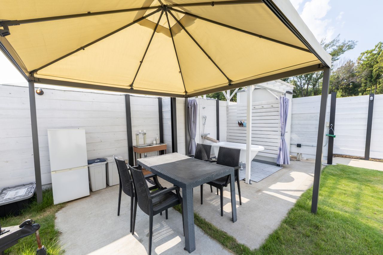 焚き火も楽しめるアウトドアリビング